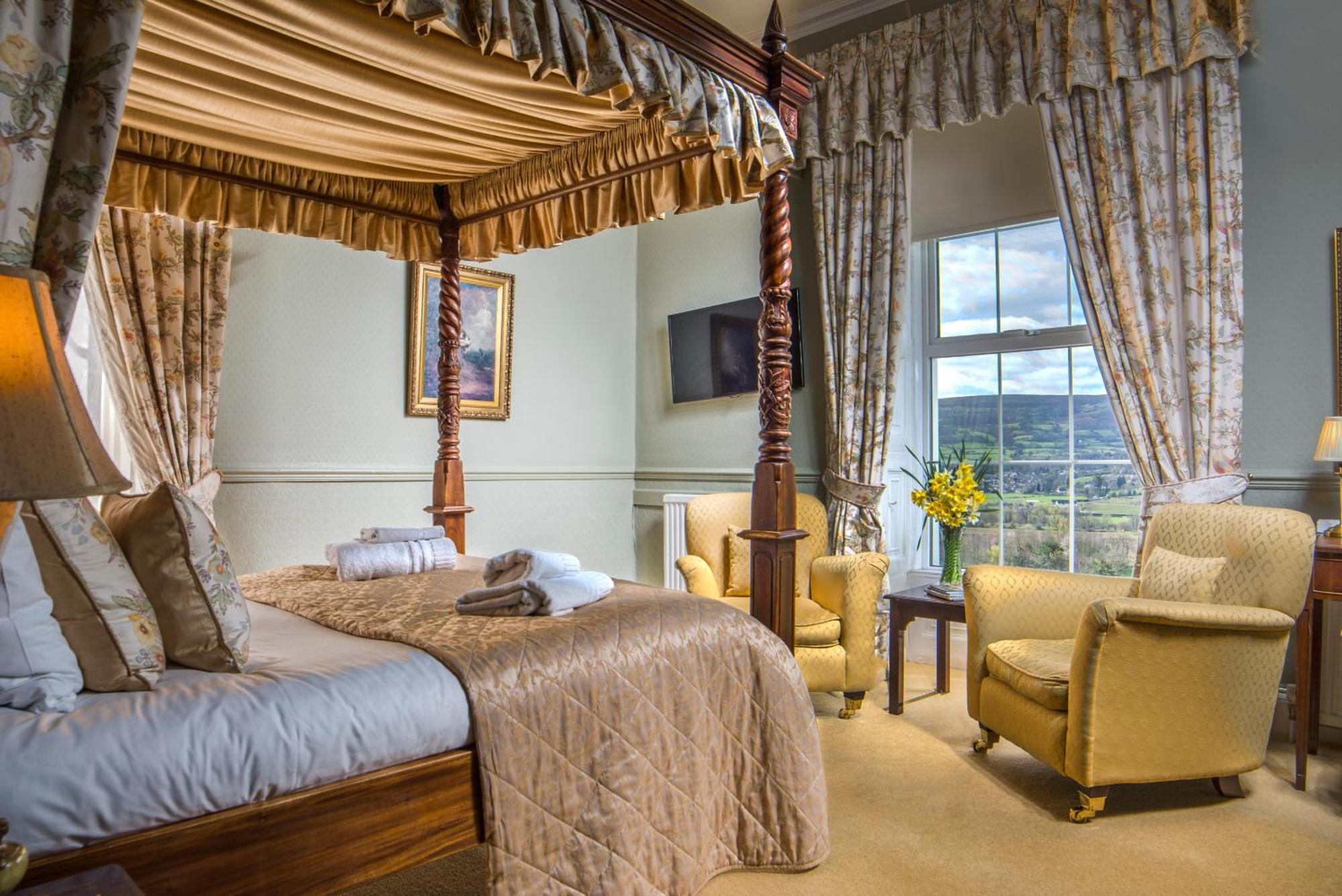 The Manor Hotel Crickhowell Exterior photo